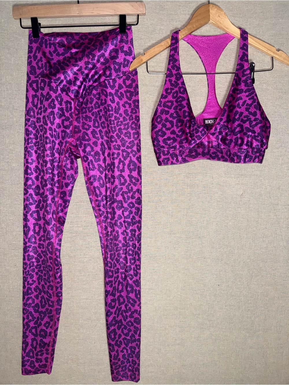 Beach riot twist top sports bra and crossover leggings